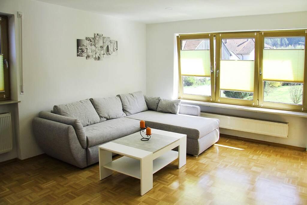 Schoene Helle Ferienwohnung In Waldnaehe 베르힝 외부 사진