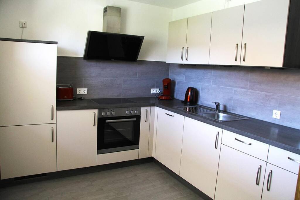 Schoene Helle Ferienwohnung In Waldnaehe 베르힝 외부 사진
