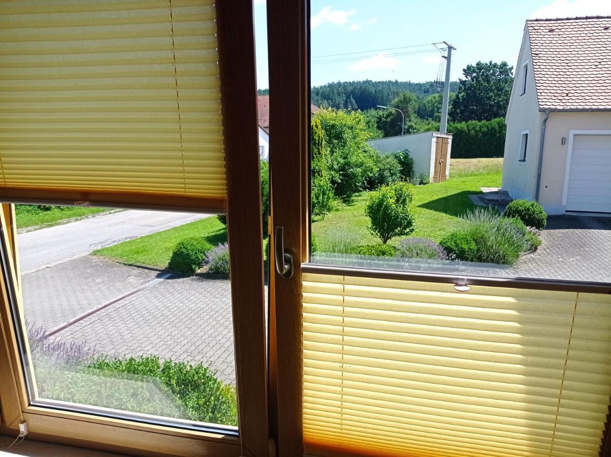 Schoene Helle Ferienwohnung In Waldnaehe 베르힝 외부 사진